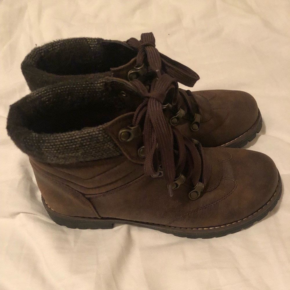 Boots - Picture 2 of 5